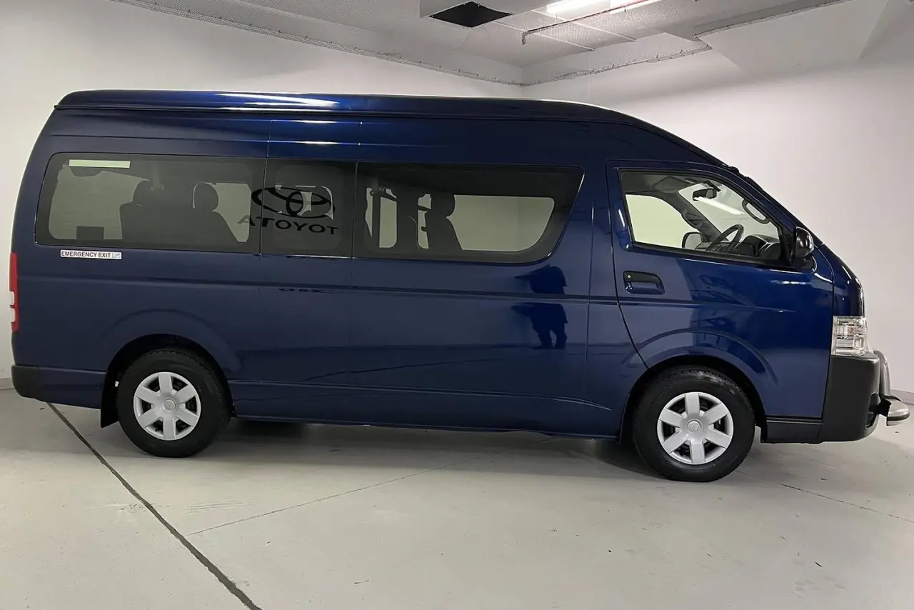 2014 Toyota Hiace Gallery Image 4