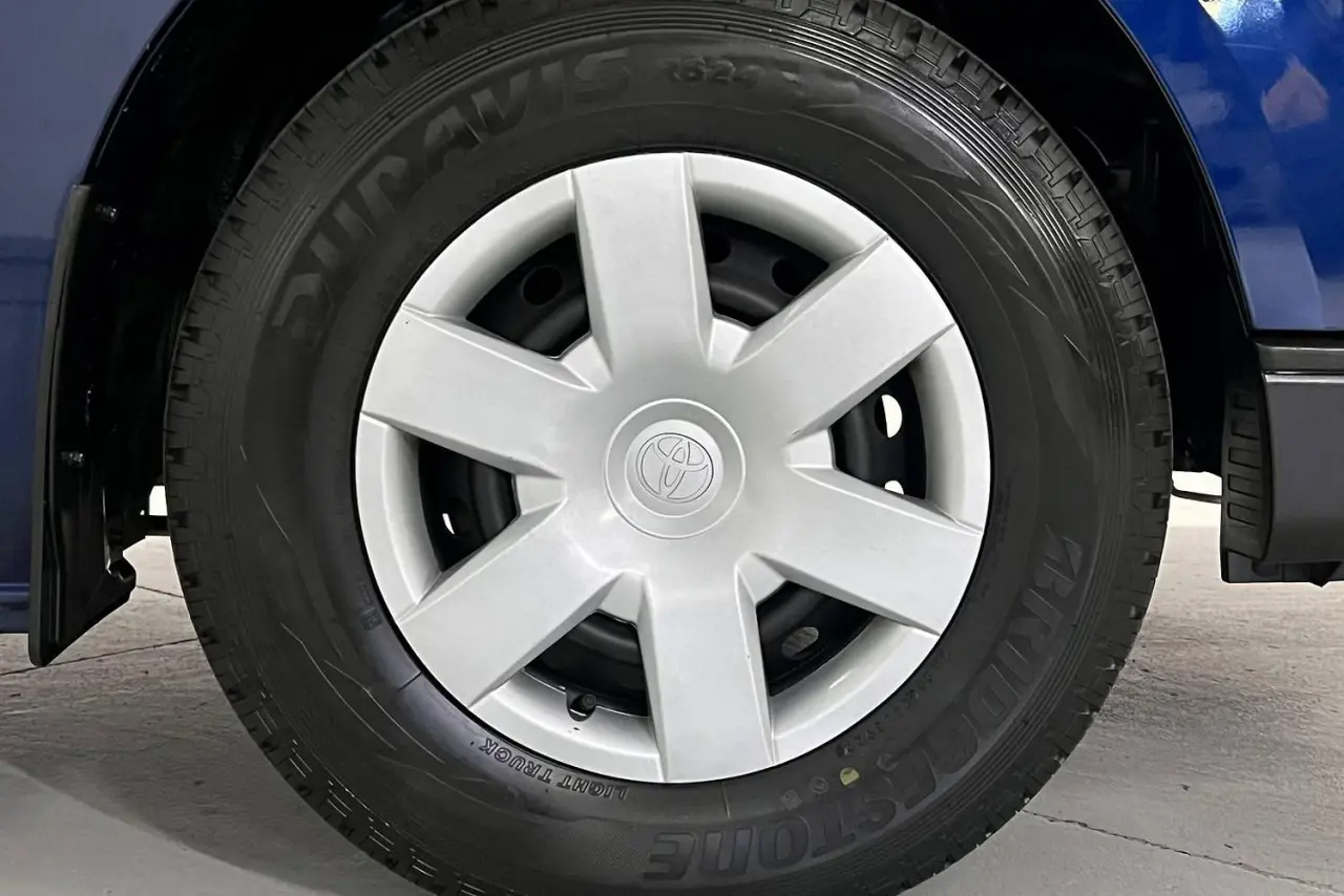 2014 Toyota Hiace Gallery Image 5