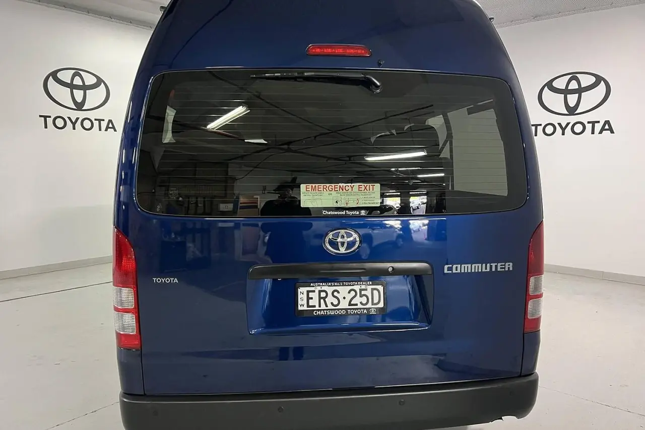 2014 Toyota Hiace Gallery Image 6