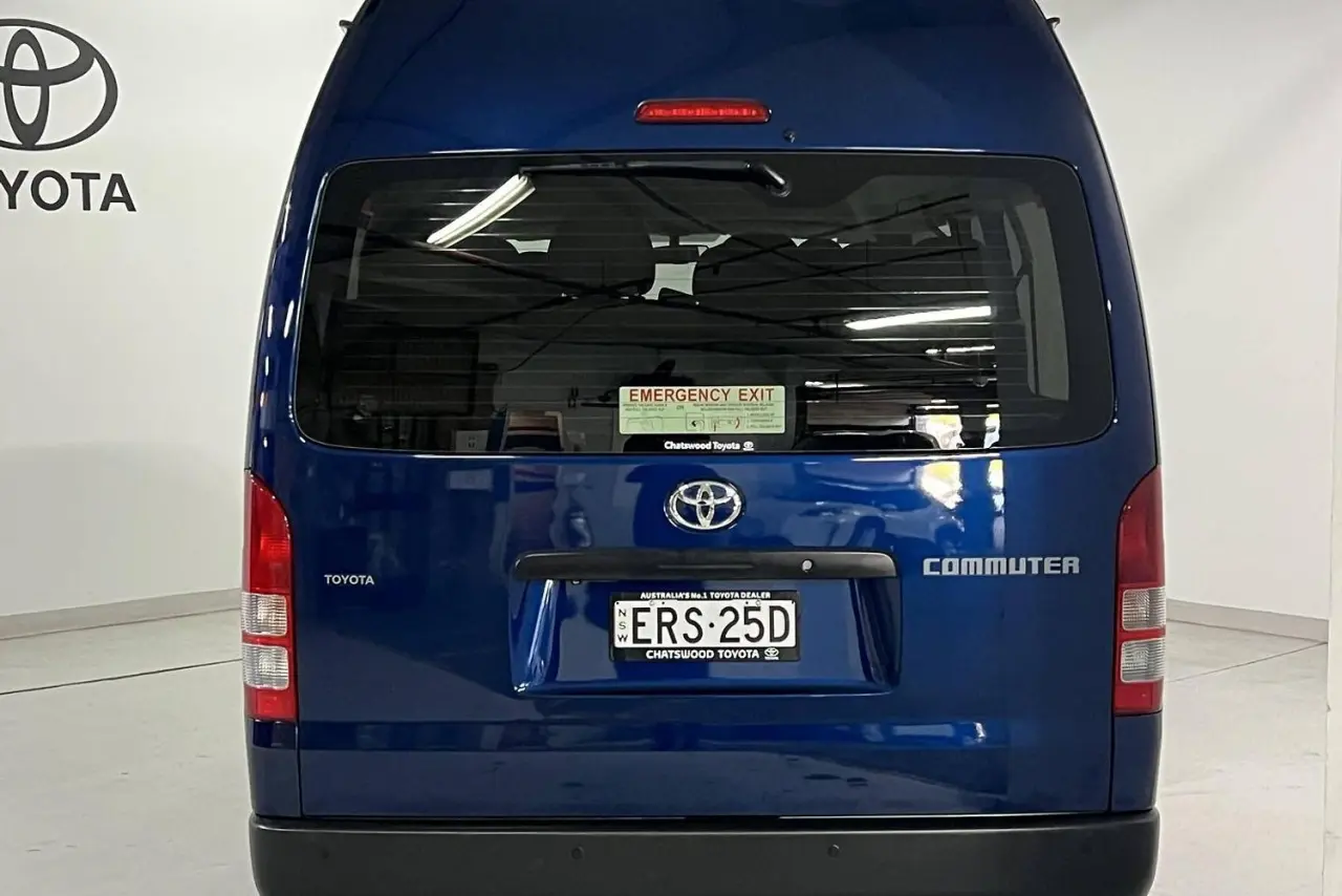 2014 Toyota Hiace Gallery Image 7