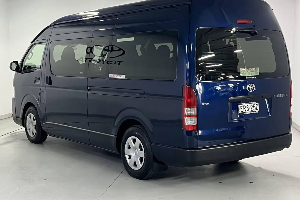 2014 Toyota Hiace Gallery Image 8