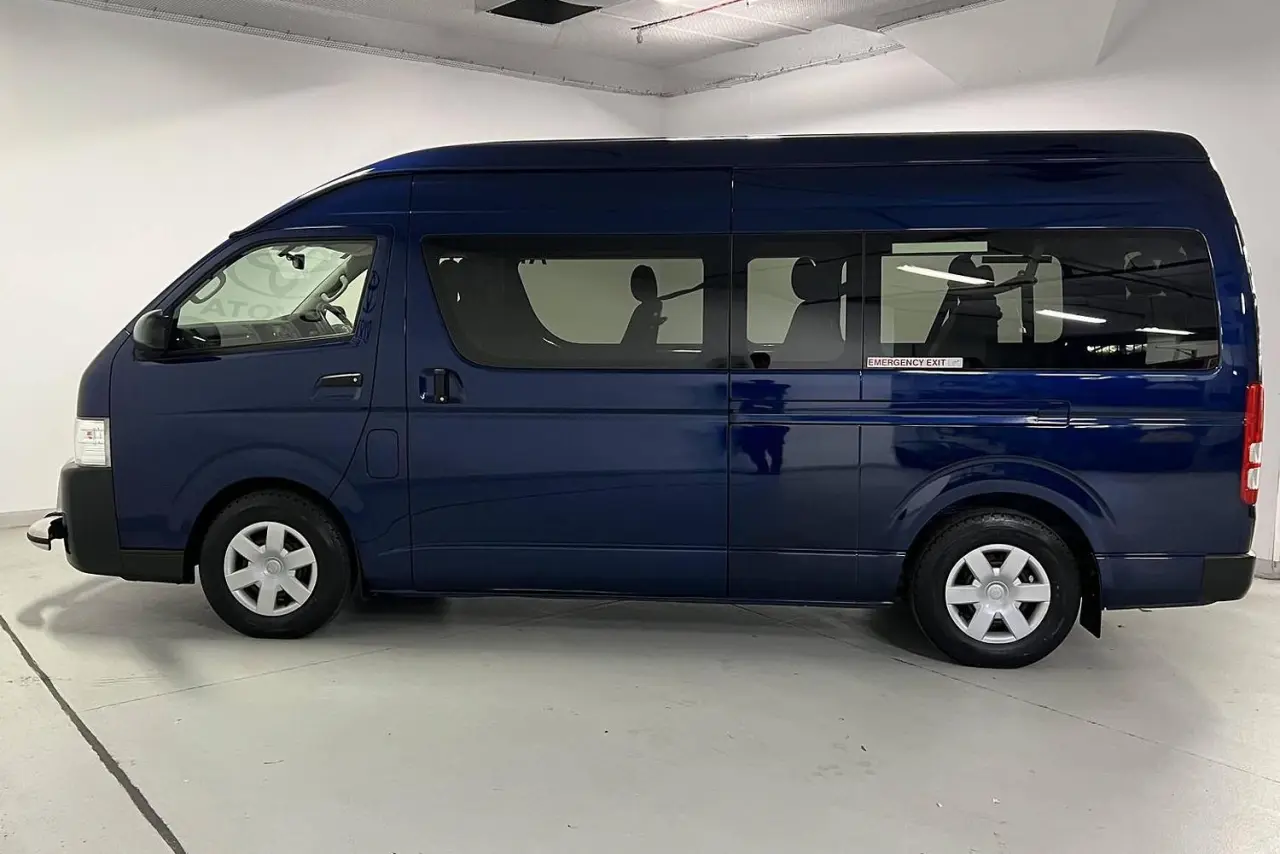 2014 Toyota Hiace Gallery Image 9