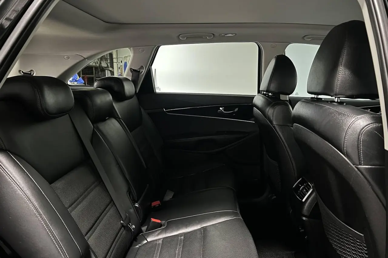 2020 Kia Sorento Gallery Image 12