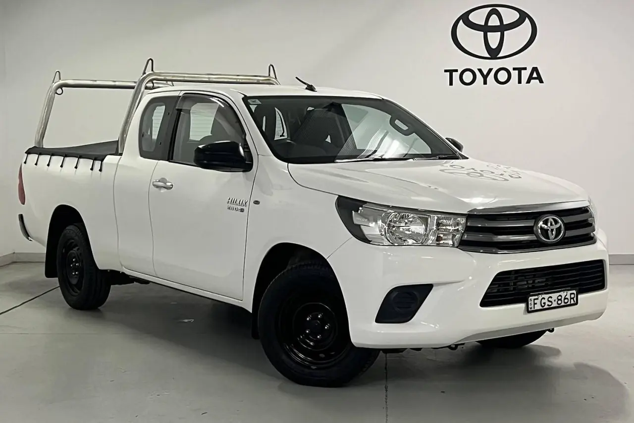 2016 Toyota Hilux Gallery Image 1