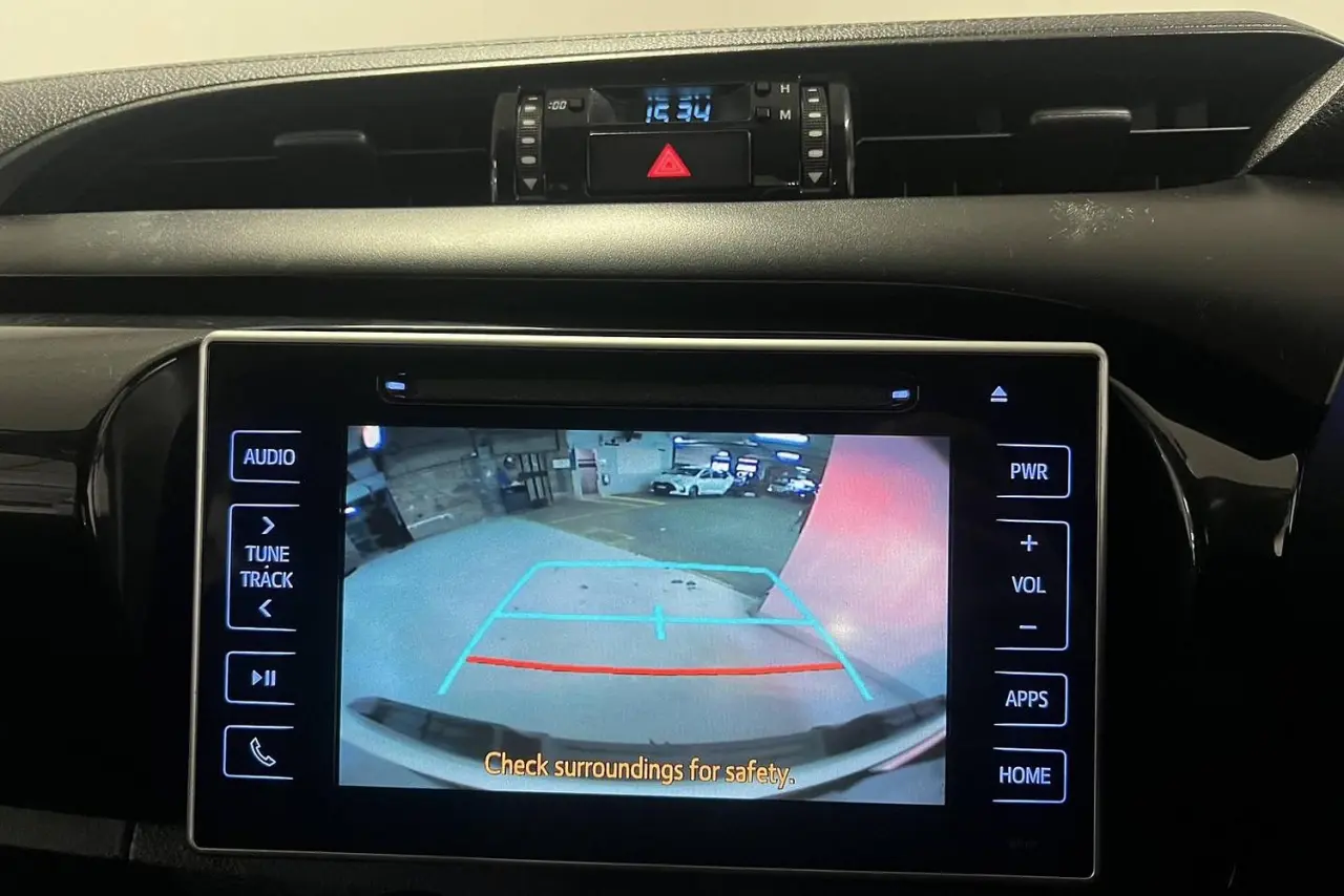 2016 Toyota Hilux Gallery Image 20