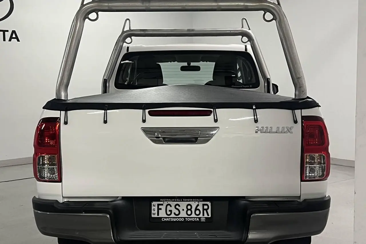 2016 Toyota Hilux Gallery Image 7