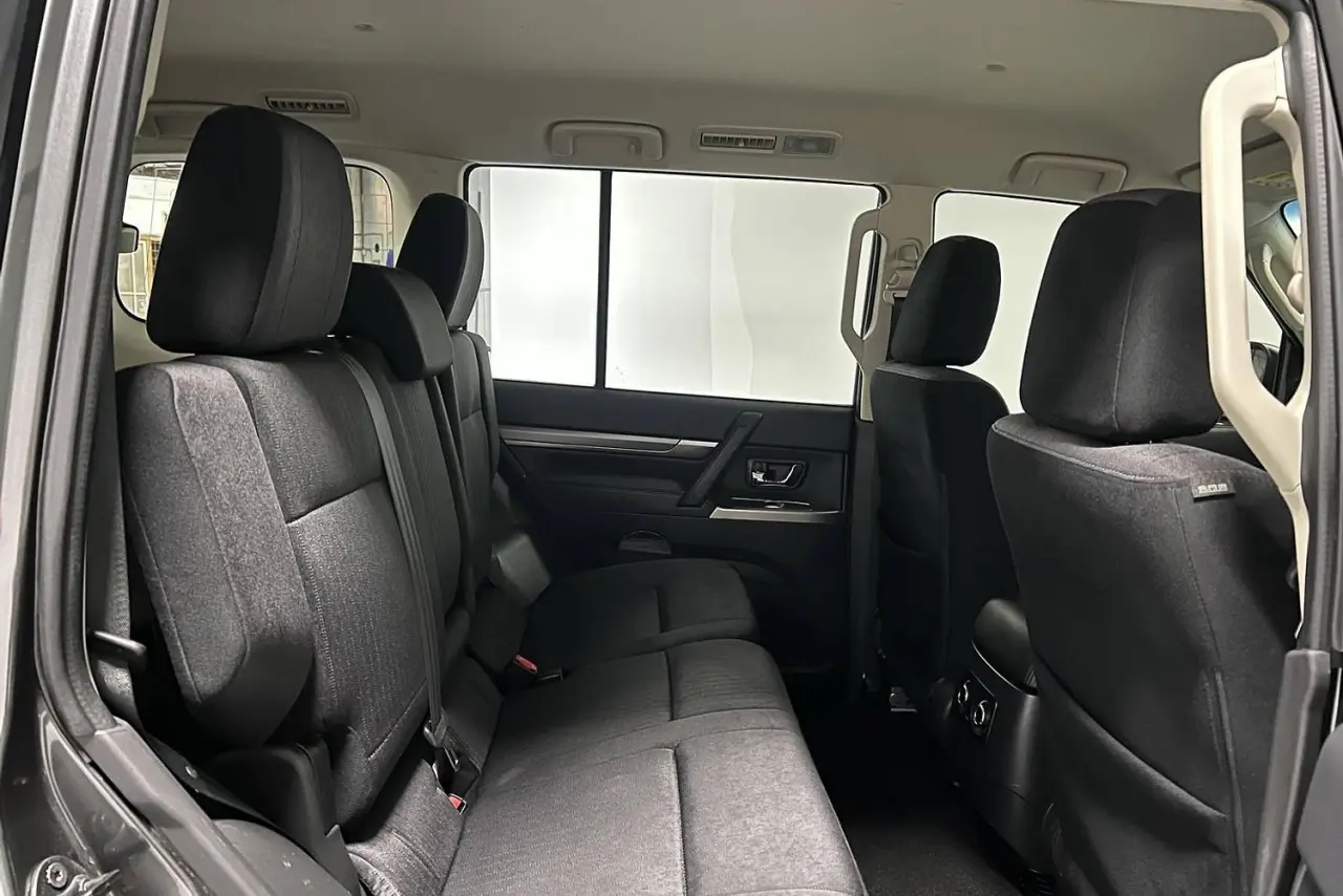 2020 Mitsubishi Pajero Gallery Image 11