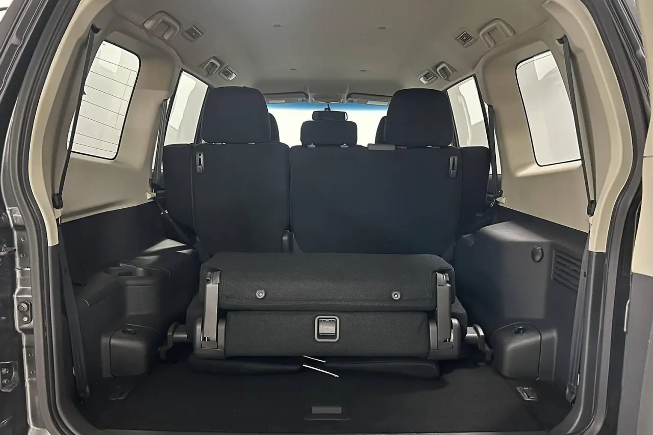 2020 Mitsubishi Pajero Gallery Image 12