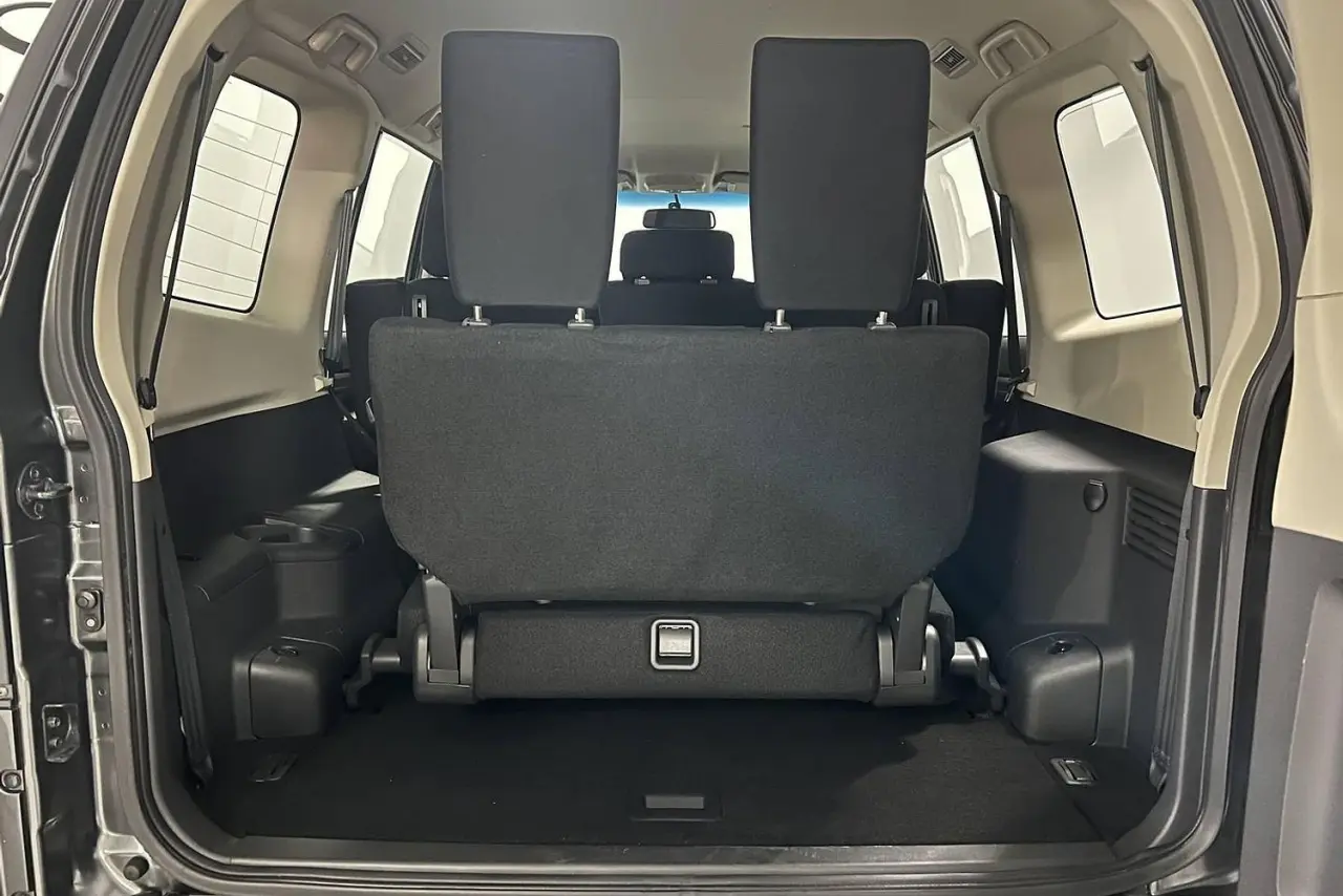 2020 Mitsubishi Pajero Gallery Image 13