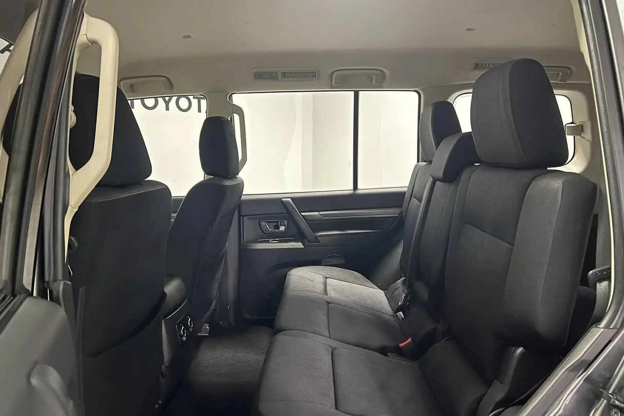 2020 Mitsubishi Pajero Gallery Image 14