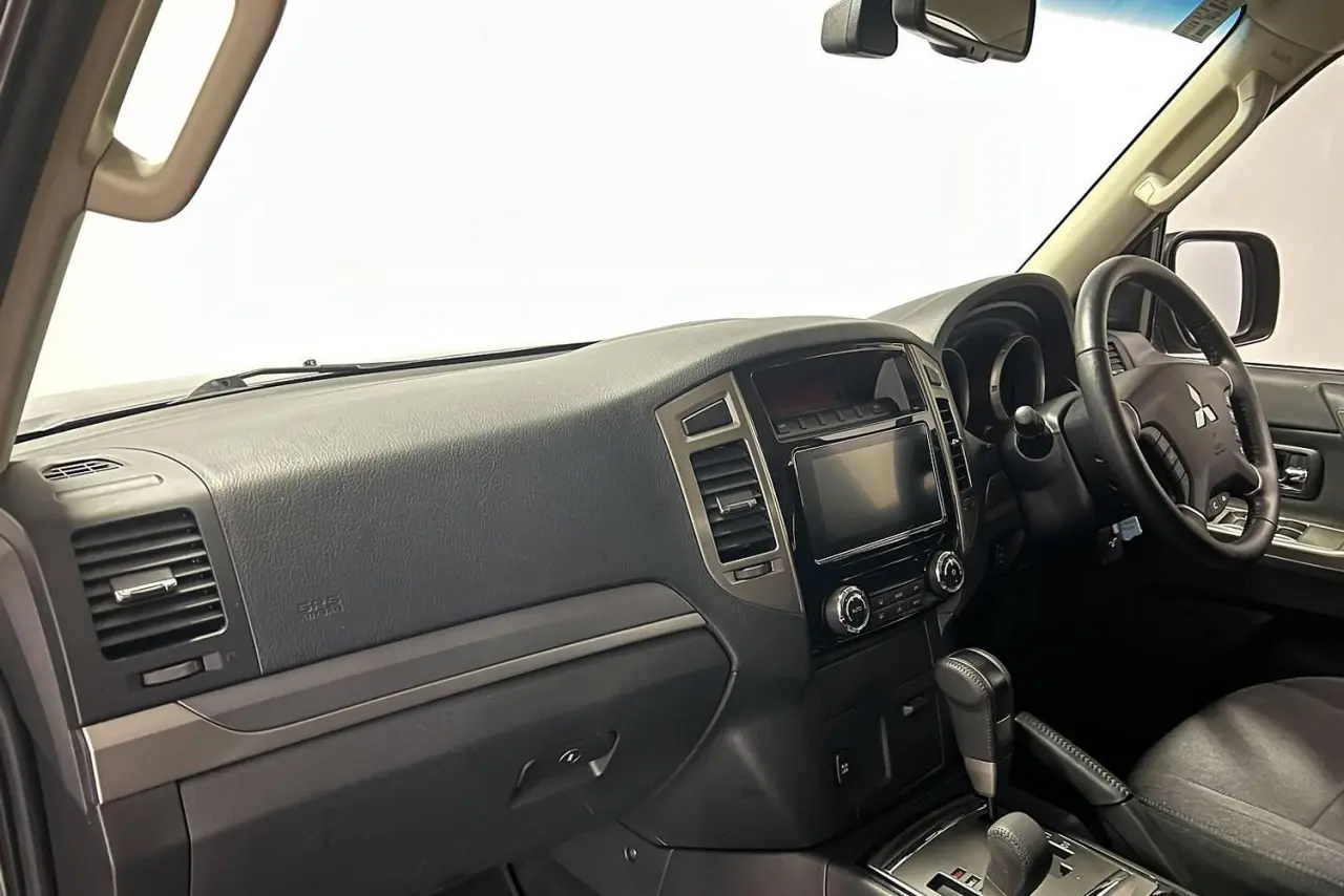 2020 Mitsubishi Pajero Gallery Image 15