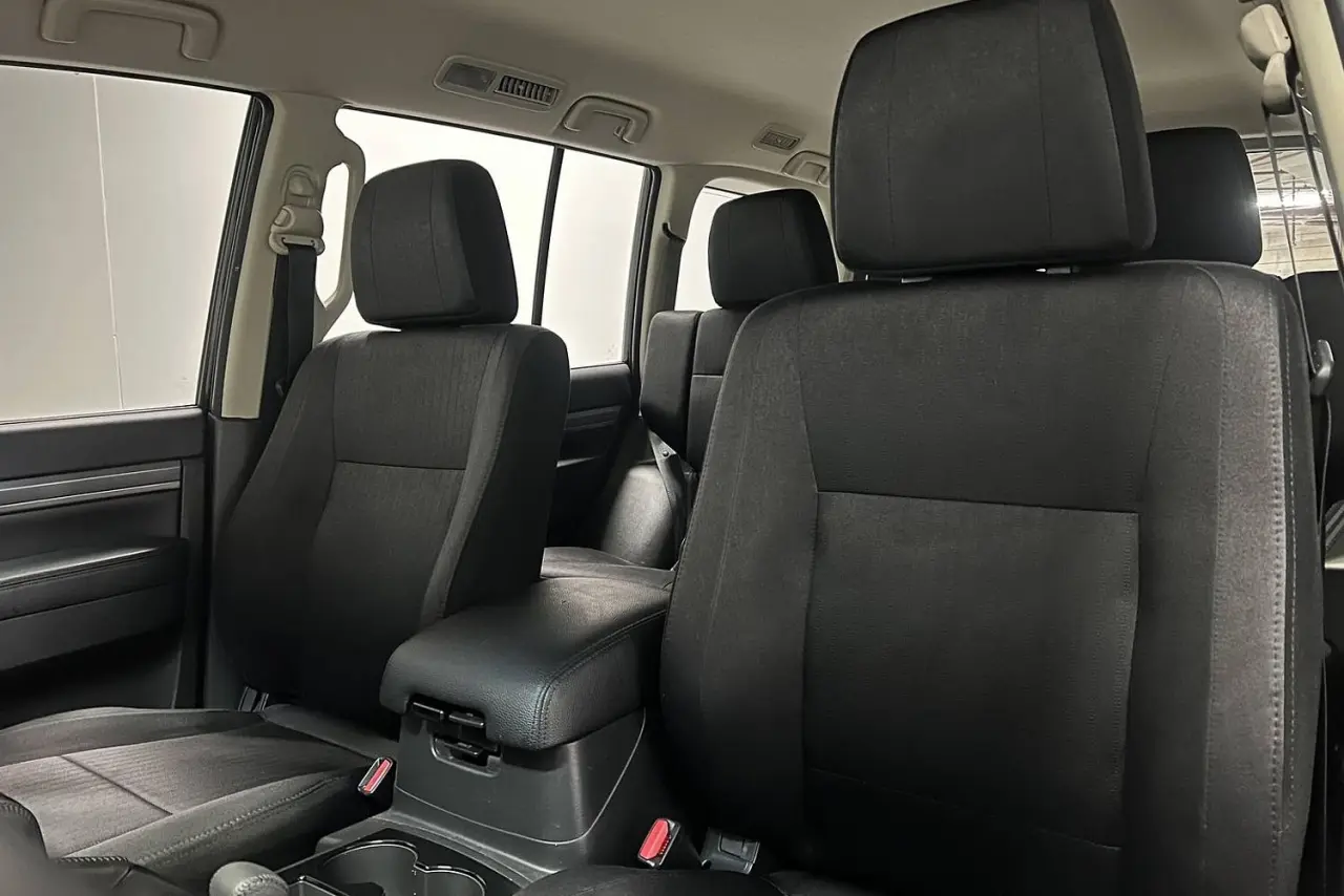 2020 Mitsubishi Pajero Gallery Image 16