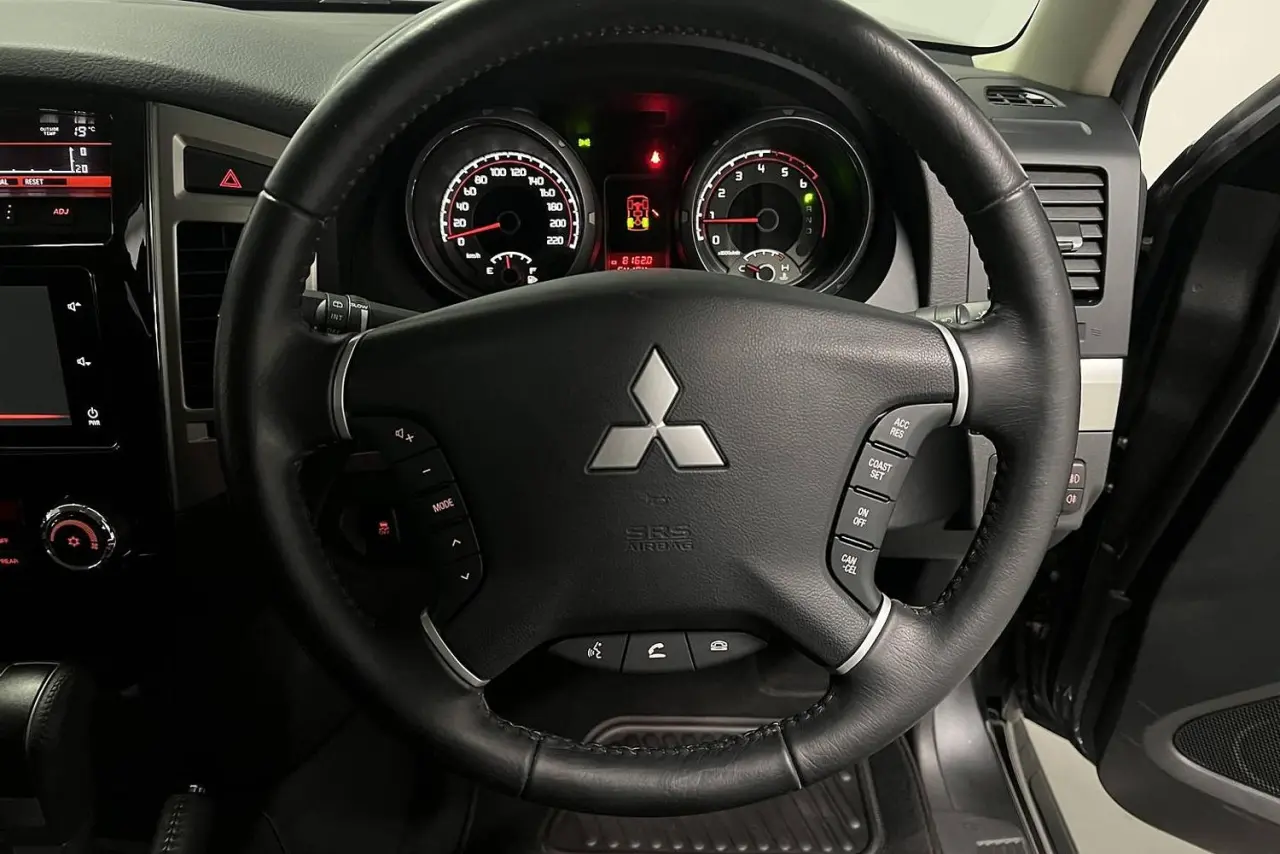 2020 Mitsubishi Pajero Gallery Image 17