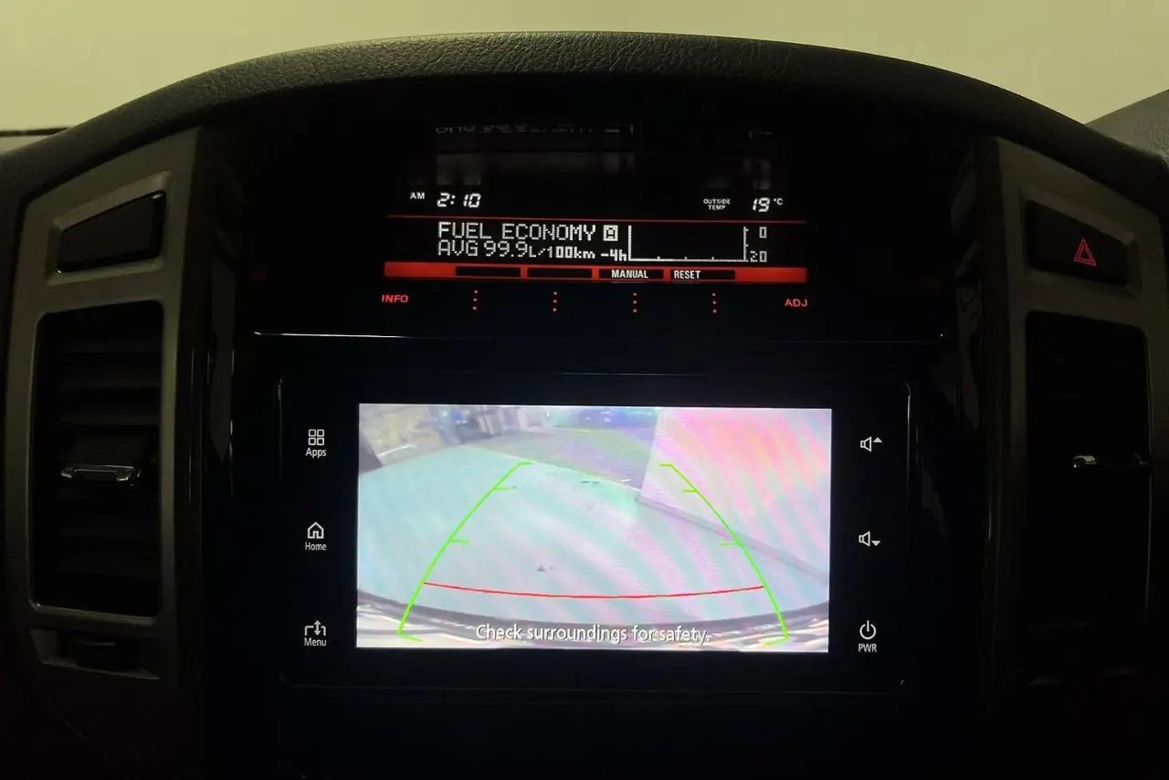 2020 Mitsubishi Pajero Gallery Image 19