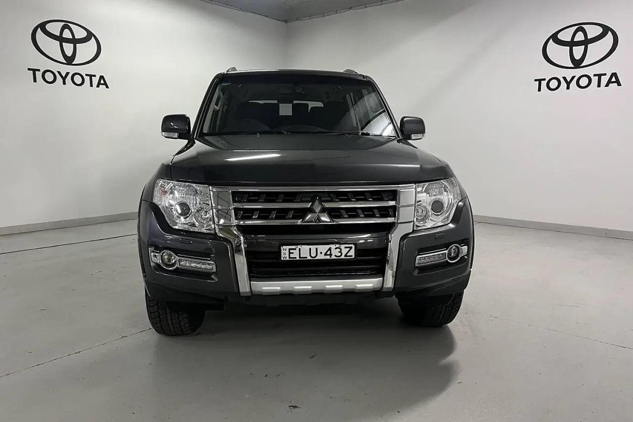 2020 Mitsubishi Pajero Gallery Image 2