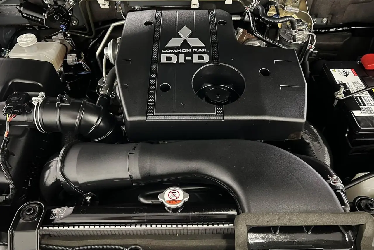 2020 Mitsubishi Pajero Gallery Image 21