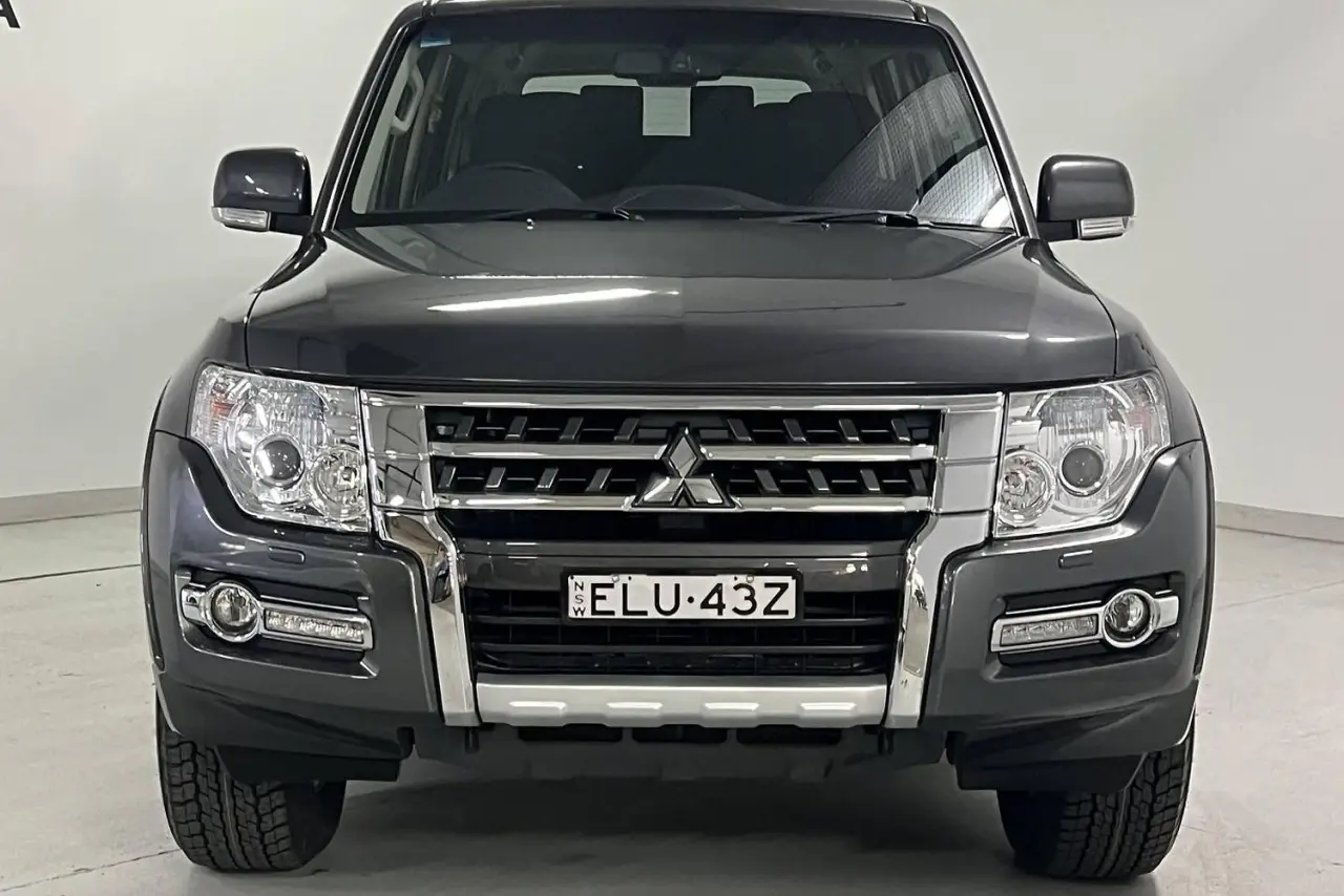 2020 Mitsubishi Pajero Gallery Image 3