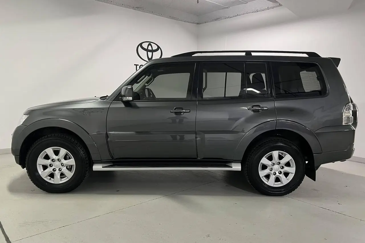 2020 Mitsubishi Pajero Gallery Image 9