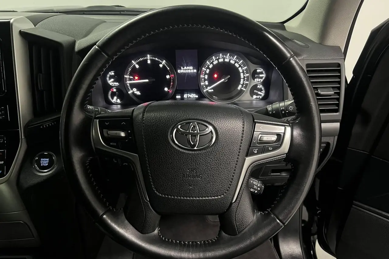 2021 Toyota Landcruiser Gallery Image 18