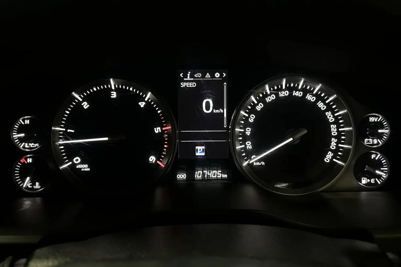 2021 Toyota Landcruiser Gallery Image 19