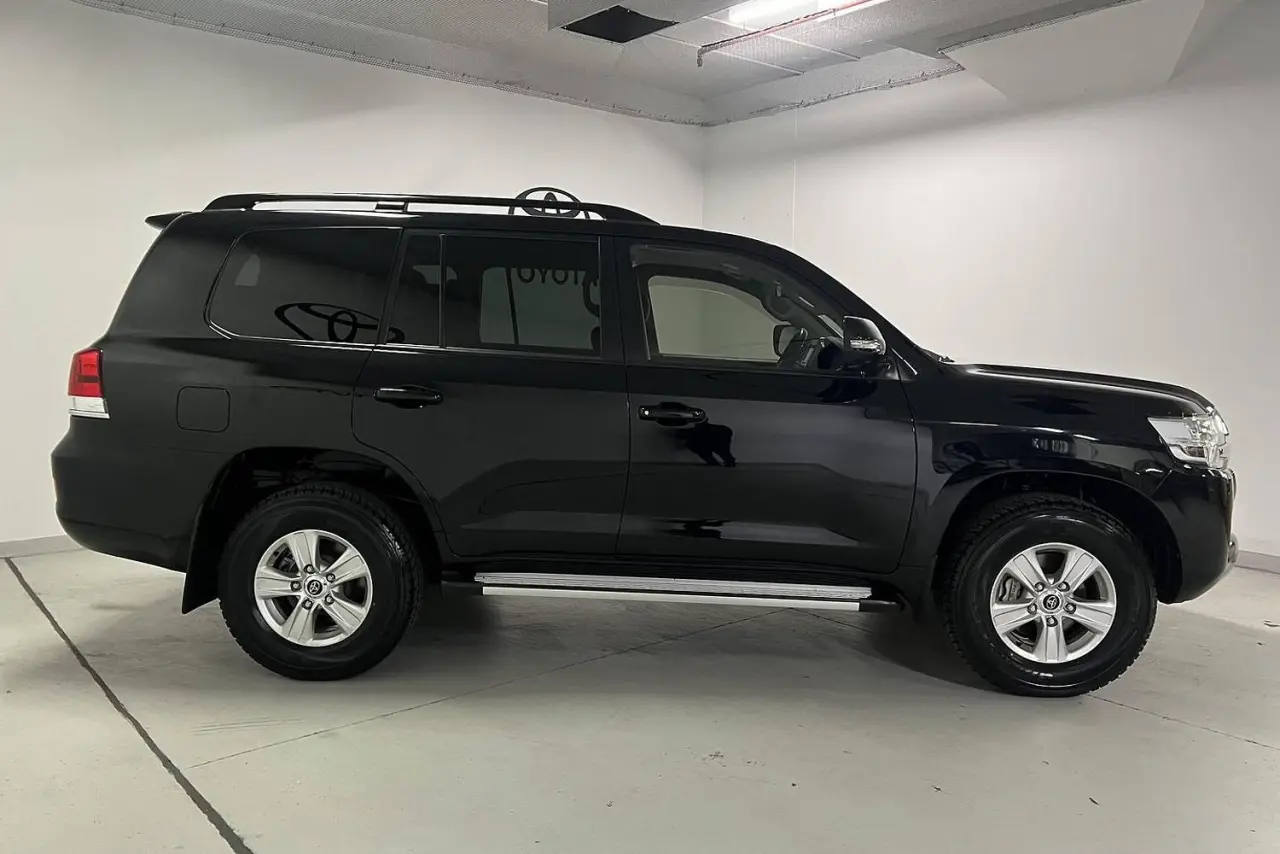 2021 Toyota Landcruiser Gallery Image 4