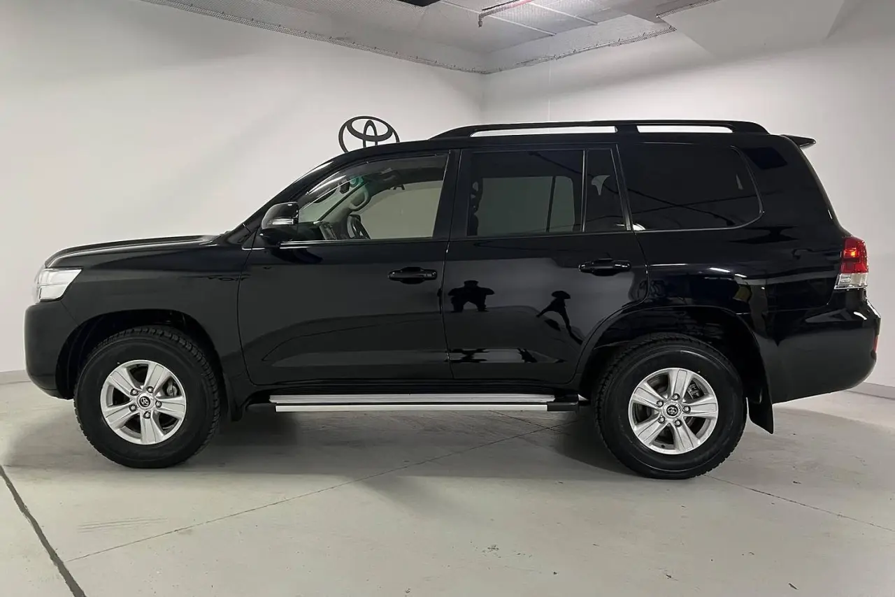 2021 Toyota Landcruiser Gallery Image 9