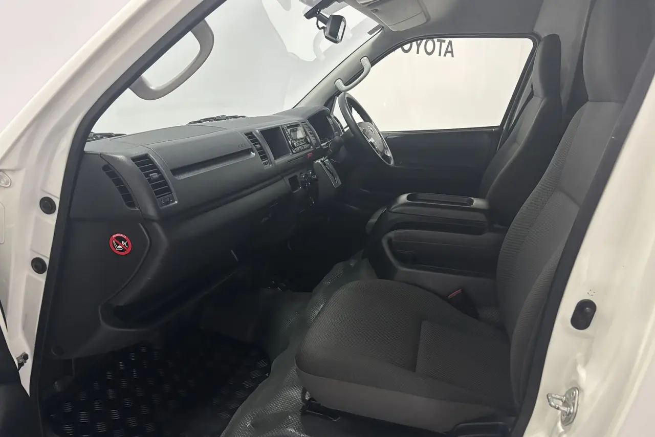 2016 Toyota Hiace Gallery Image 12