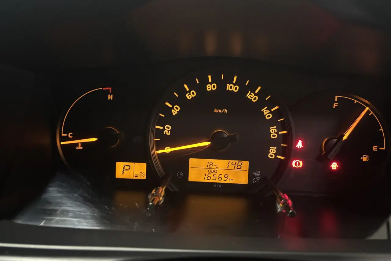 2016 Toyota Hiace Gallery Image 15