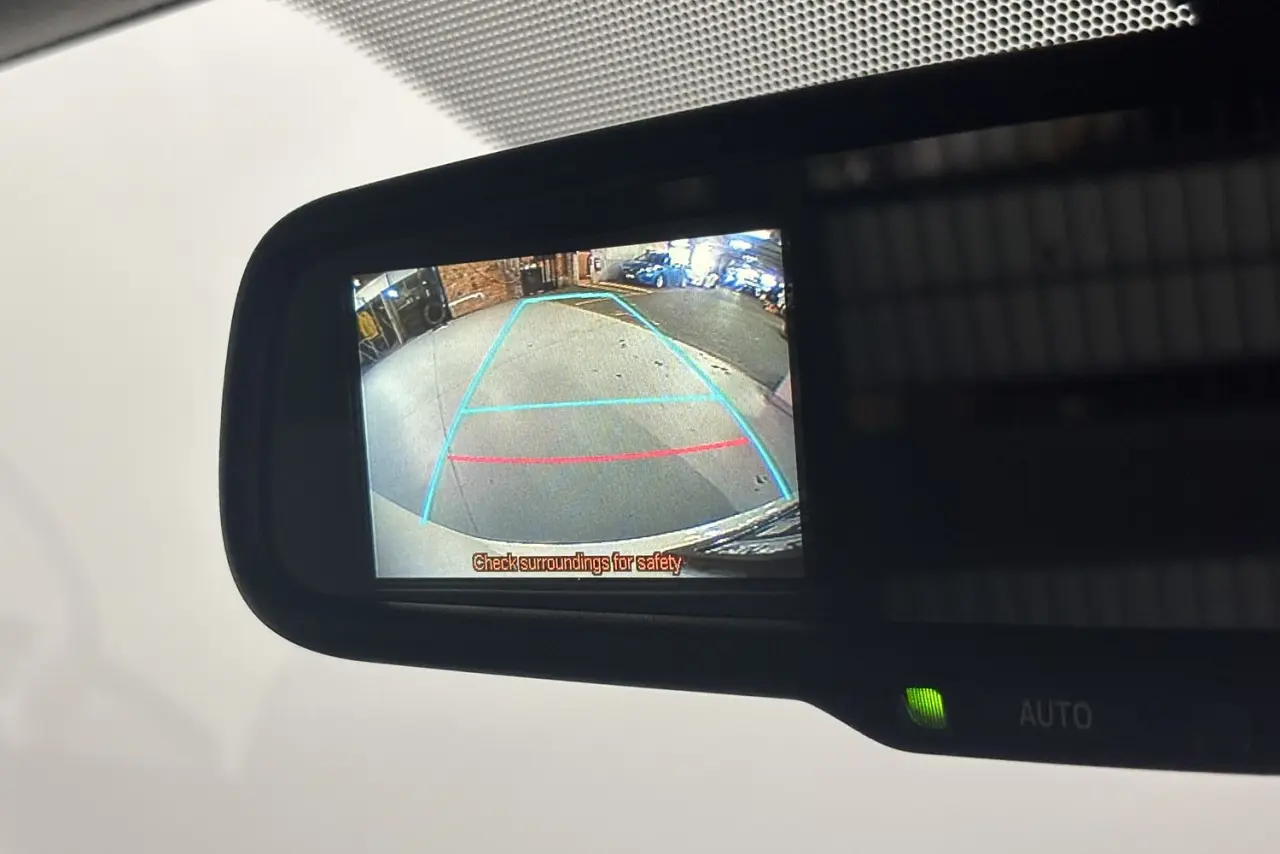 2016 Toyota Hiace Gallery Image 17