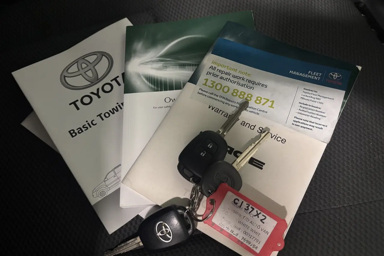 2016 Toyota Hiace Gallery Image 18