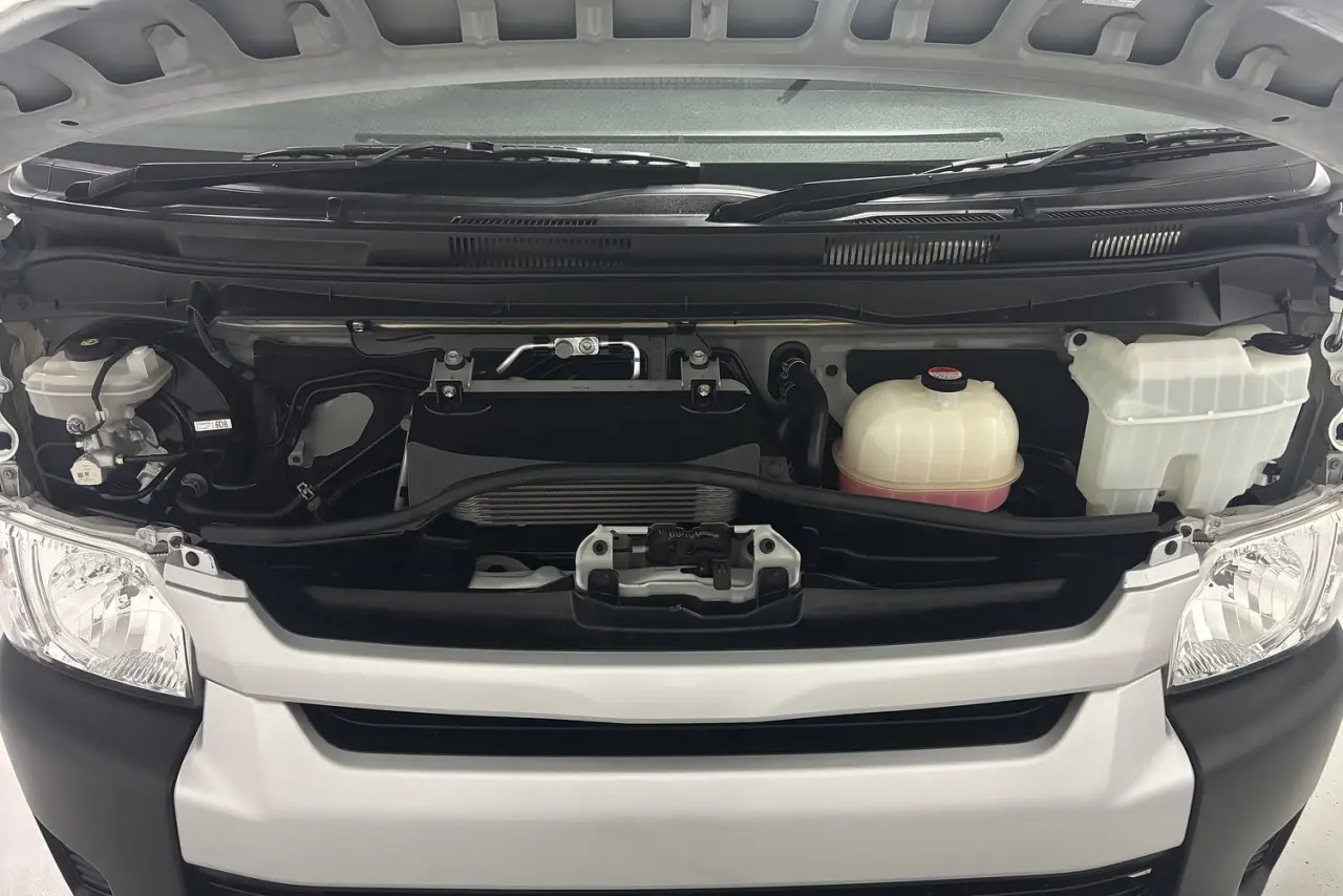 2016 Toyota Hiace Gallery Image 19