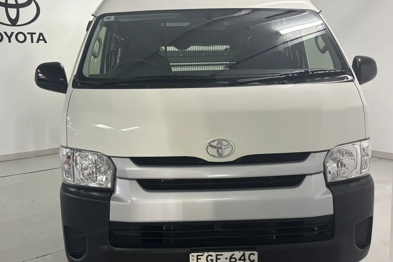 2016 Toyota Hiace Gallery Image 1