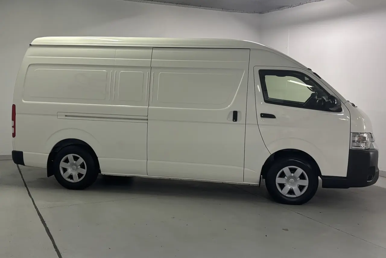 2016 Toyota Hiace Gallery Image 2