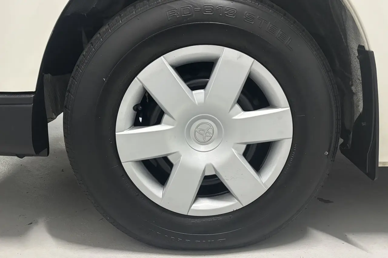 2016 Toyota Hiace Gallery Image 3