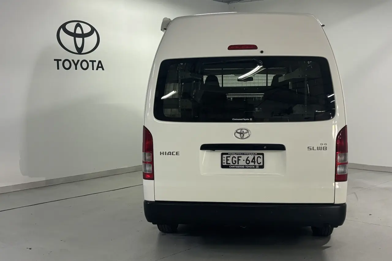 2016 Toyota Hiace Gallery Image 4