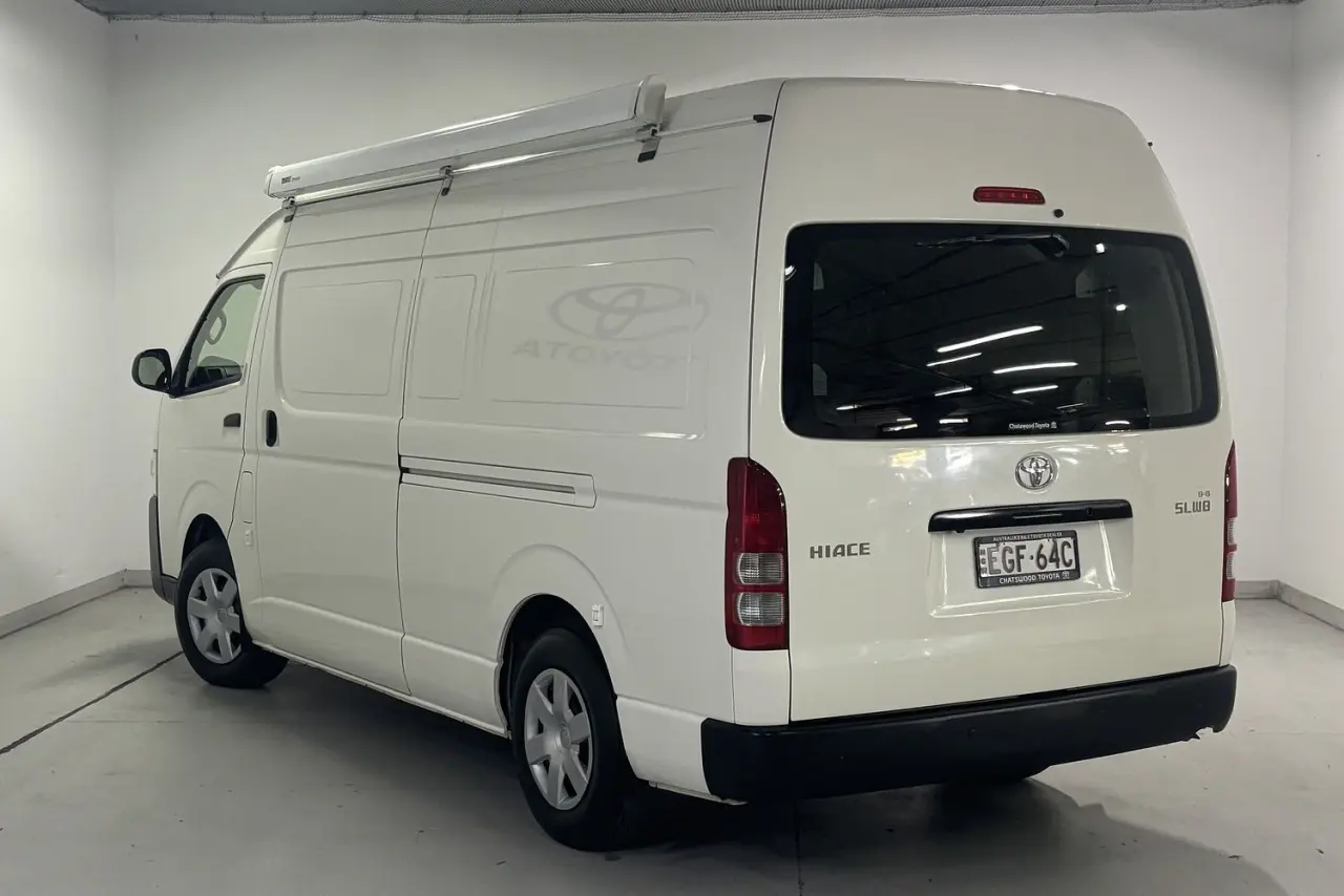 2016 Toyota Hiace Gallery Image 6