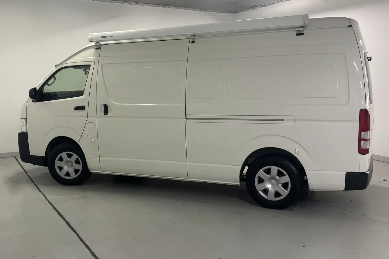 2016 Toyota Hiace Gallery Image 7