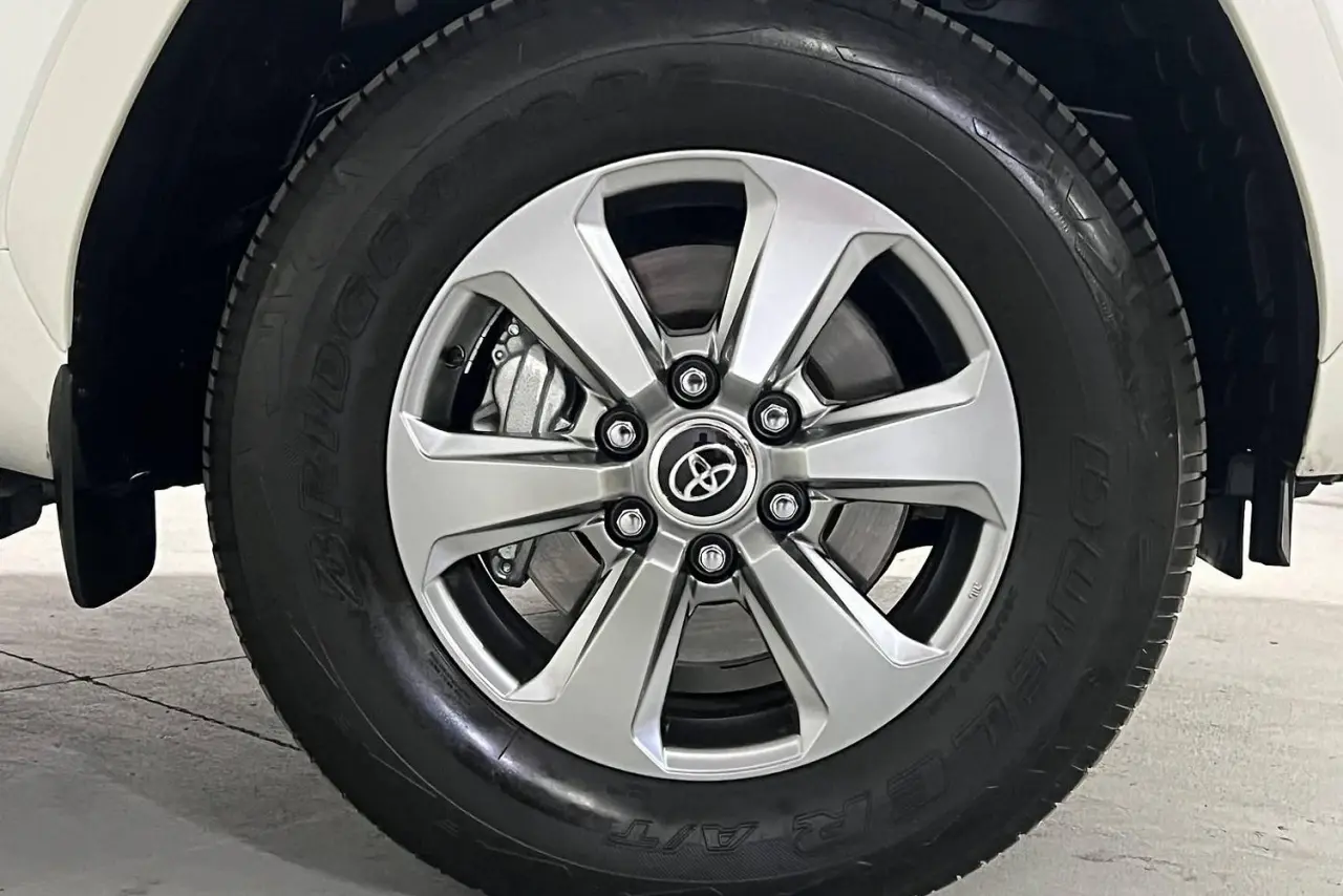 2022 Toyota Landcruiser Gallery Image 5