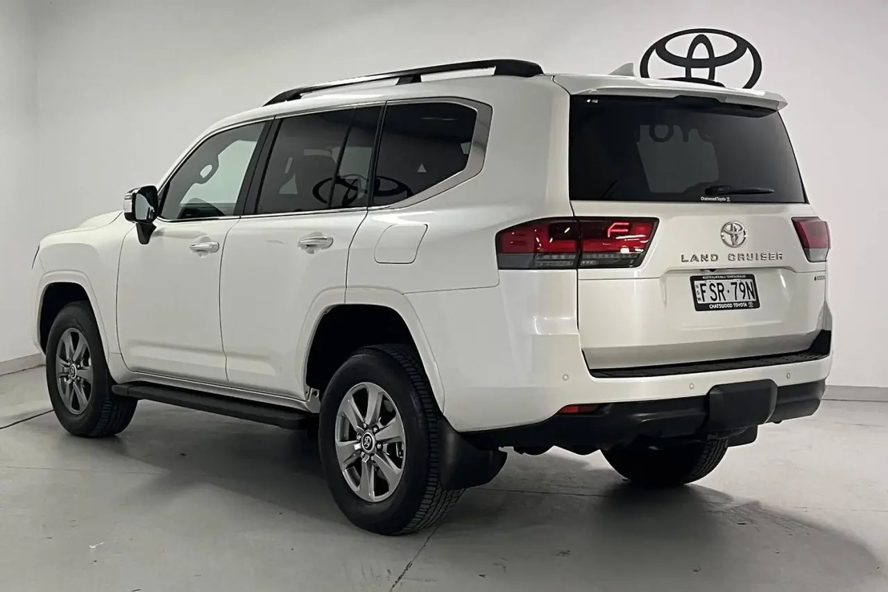 2022 Toyota Landcruiser Gallery Image 8