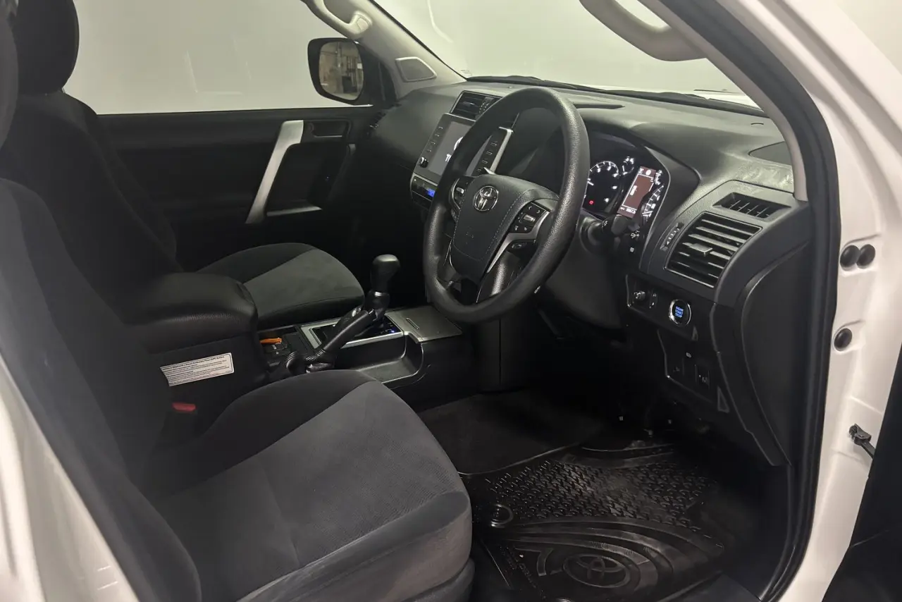 2020 Toyota Landcruiser Prado Gallery Image 10