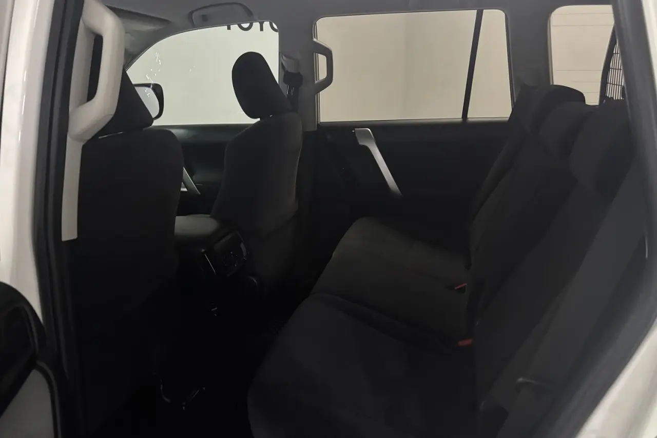 2020 Toyota Landcruiser Prado Gallery Image 13