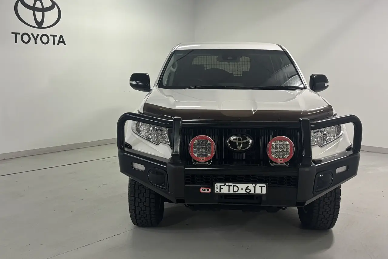 2020 Toyota Landcruiser Prado Gallery Image 2