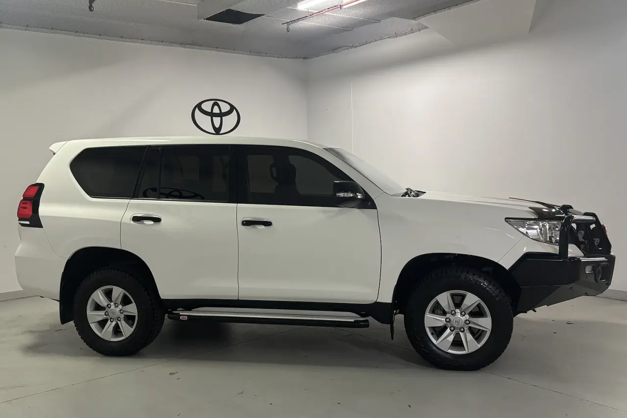 2020 Toyota Landcruiser Prado Gallery Image 4