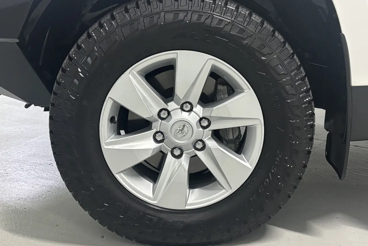 2020 Toyota Landcruiser Prado Gallery Image 5