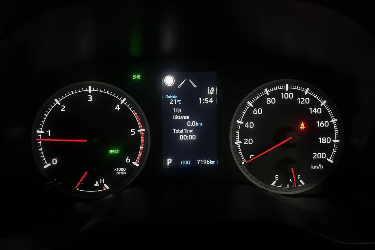 2024 Toyota Hiace Gallery Image 17