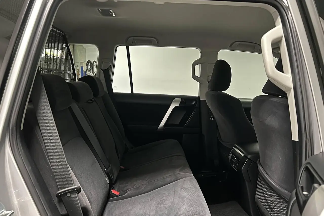 2021 Toyota Landcruiser Prado Gallery Image 11