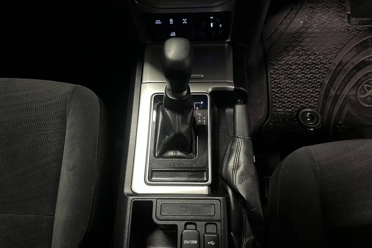 2021 Toyota Landcruiser Prado Gallery Image 19