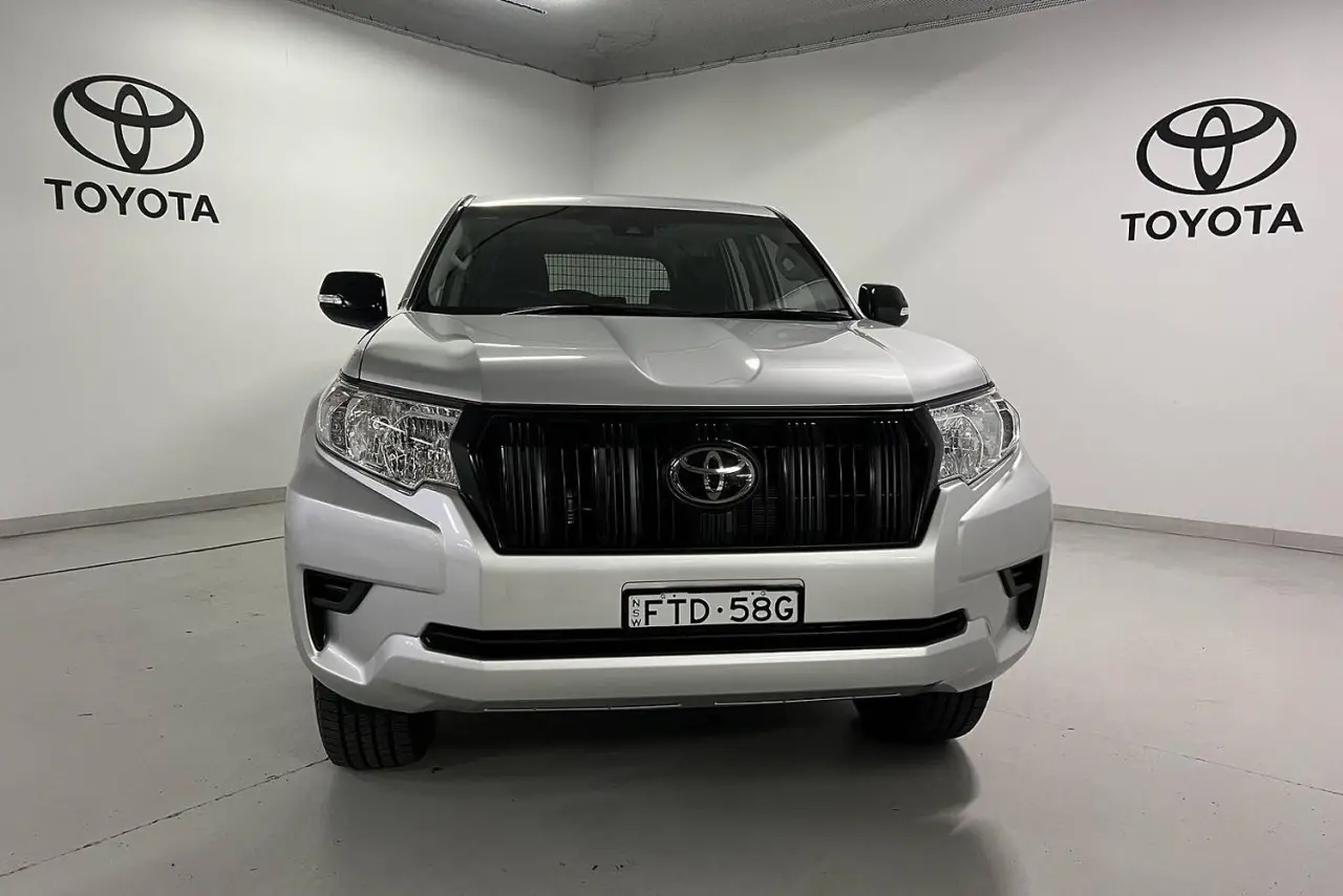 2021 Toyota Landcruiser Prado Gallery Image 2