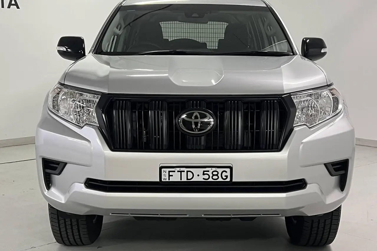 2021 Toyota Landcruiser Prado Gallery Image 3