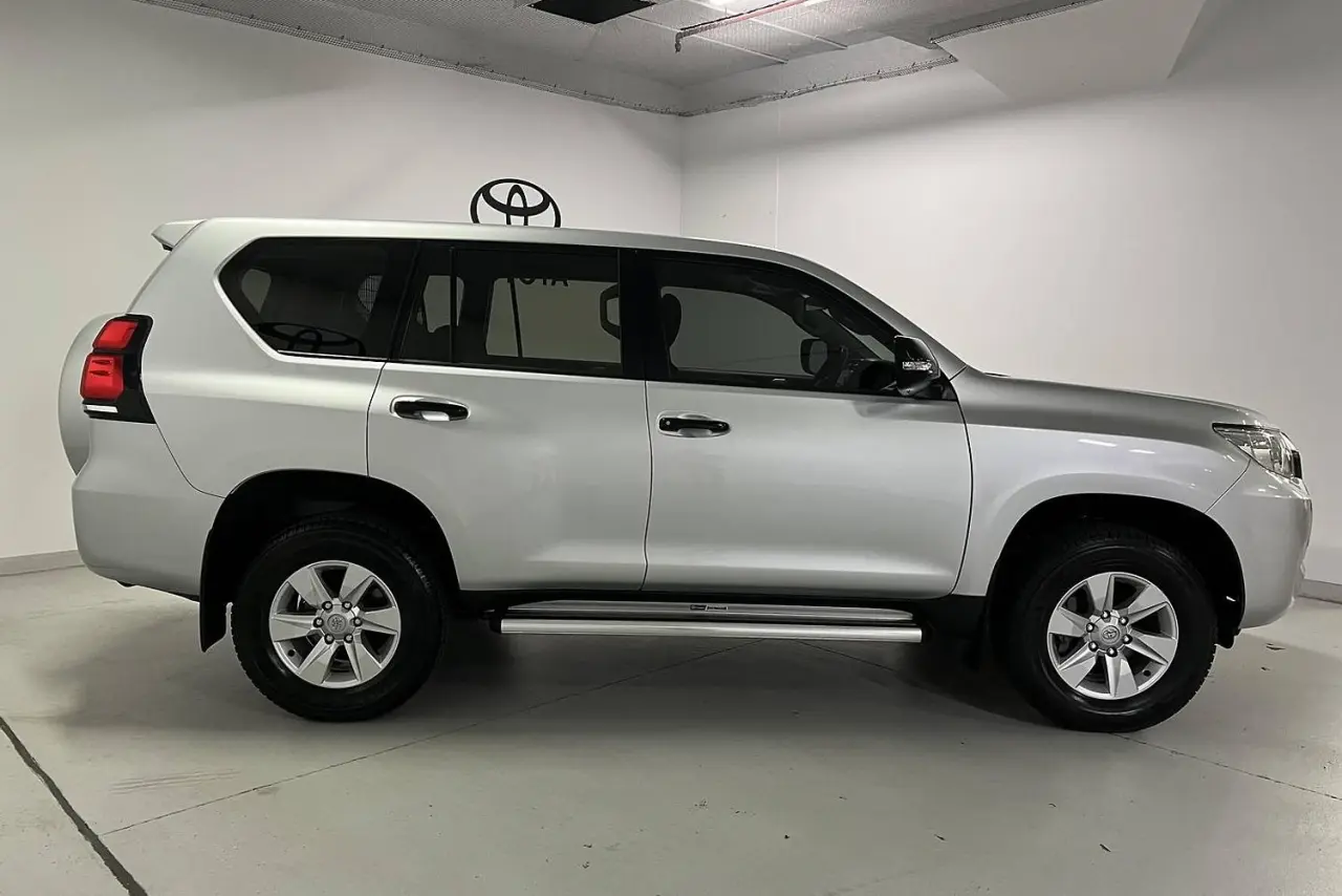 2021 Toyota Landcruiser Prado Gallery Image 4